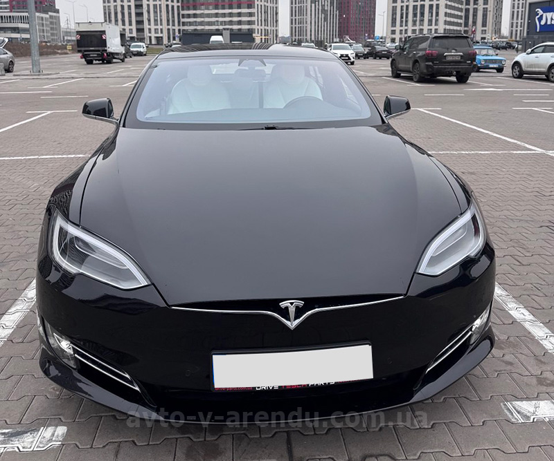 Аренда электромобиля TESLA Model S Performance черная с водителем, прокат авто ТЕСЛА Model S без водителя в Киеве