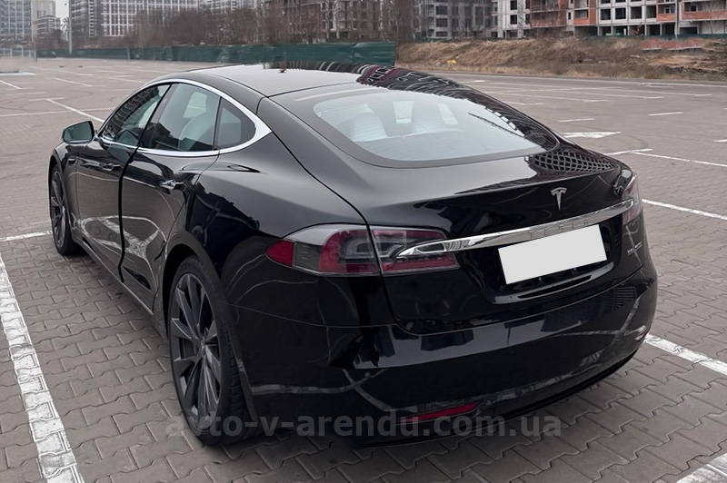 Аренда электромобиля TESLA Model S Performance черная с водителем, прокат авто ТЕСЛА Model S без водителя в Киеве