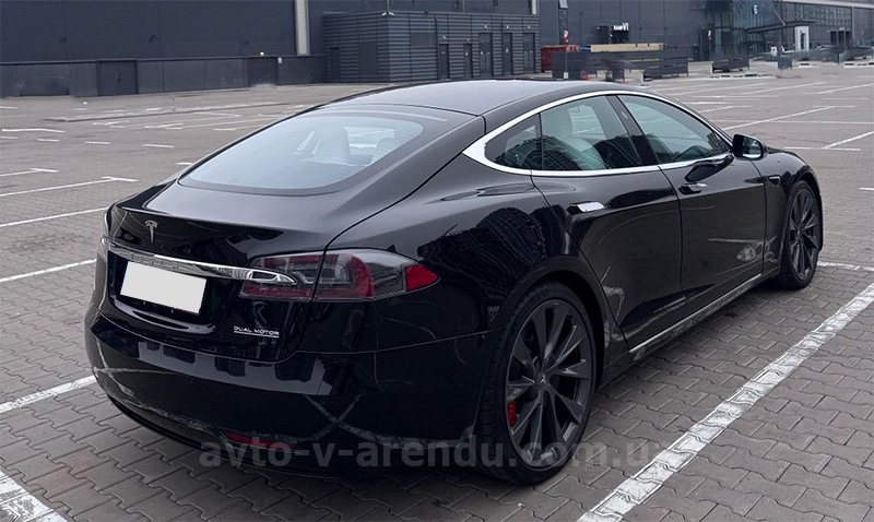 Аренда электромобиля TESLA Model S Performance черная с водителем, прокат авто ТЕСЛА Model S без водителя в Киеве