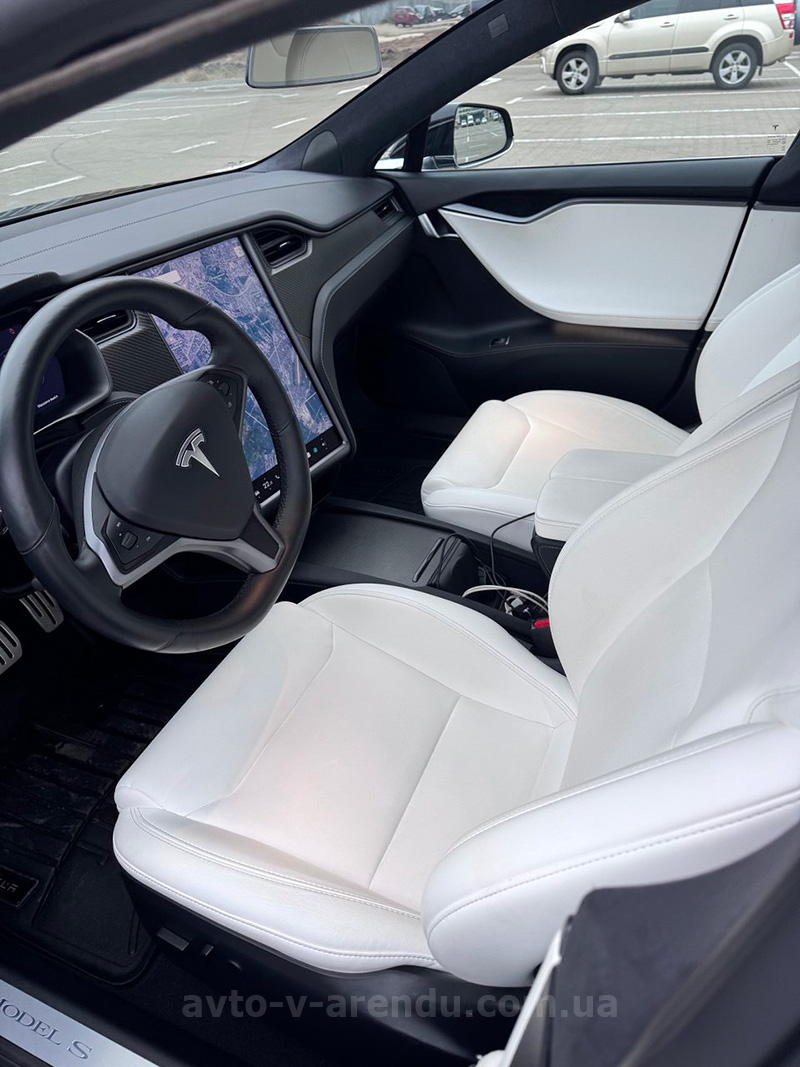 Аренда электромобиля TESLA Model S Performance черная с водителем, прокат авто ТЕСЛА Model S без водителя в Киеве