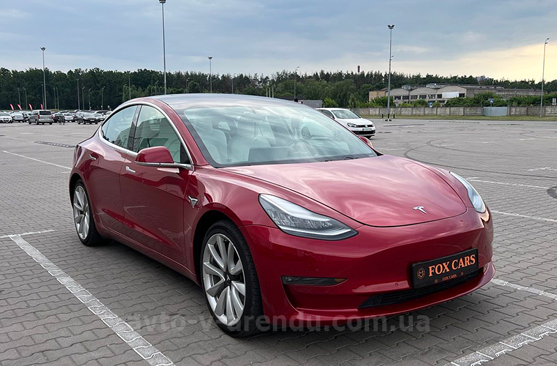 Аренда авто TESLA Model 3 75D красная в Киеве