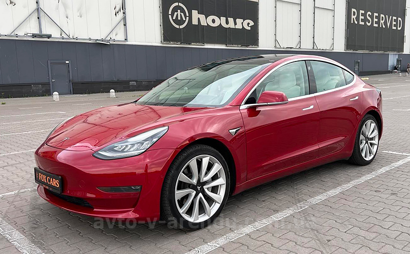 Аренда электромобиля TESLA Model 3 75D красная