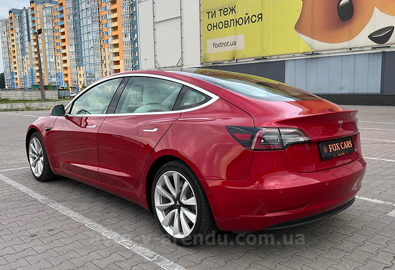 Аренда электромобиля TESLA Model 3 75D красная