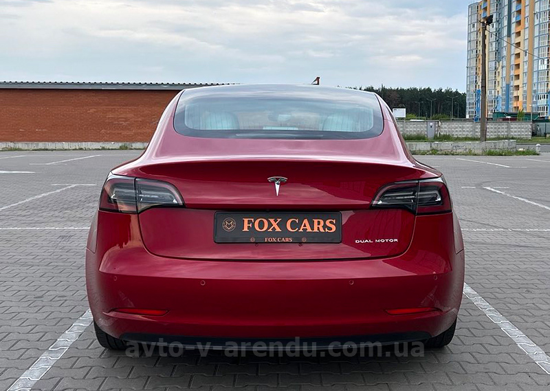 Аренда электромобиля TESLA Model 3 75D красная