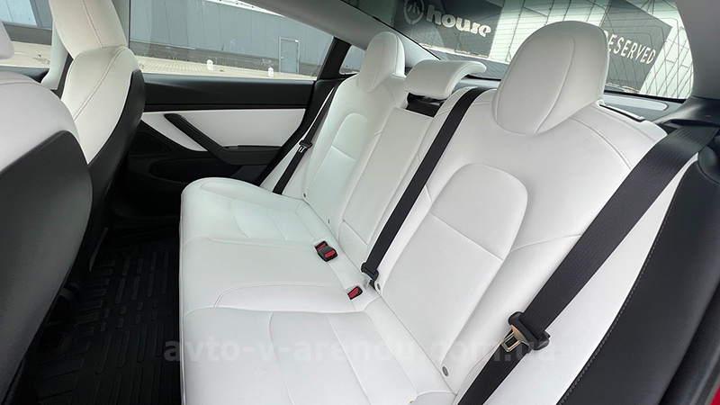 Аренда электромобиля TESLA Model 3 75D красная