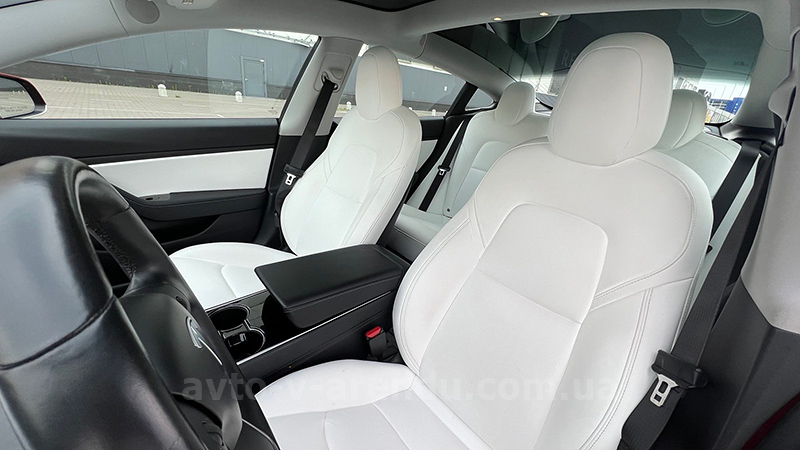 Аренда электромобиля TESLA Model 3 75D красная