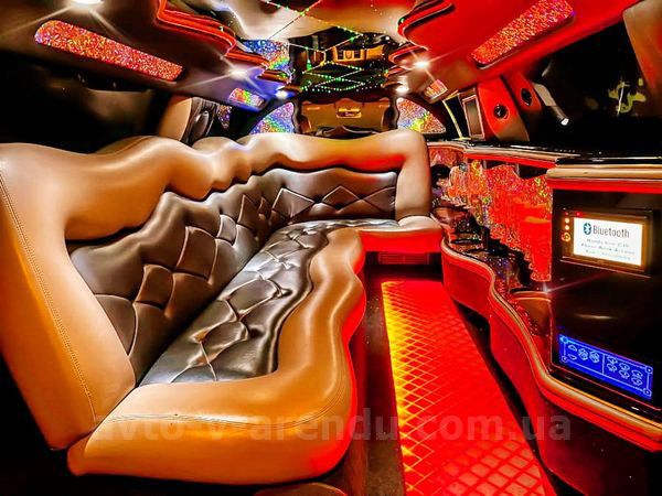Прокат лимузина Chrysler 300C Rolls-Royse Phantom Tiffani молочный