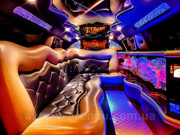 Прокат лимузина Chrysler 300C Rolls-Royse Phantom Tiffani молочный