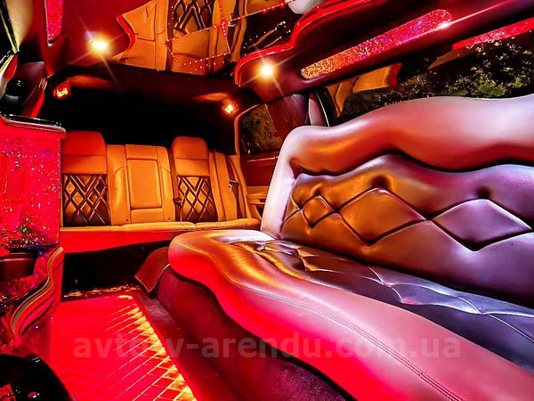 Прокат лимузина Chrysler 300C Rolls-Royse Phantom Tiffani молочный