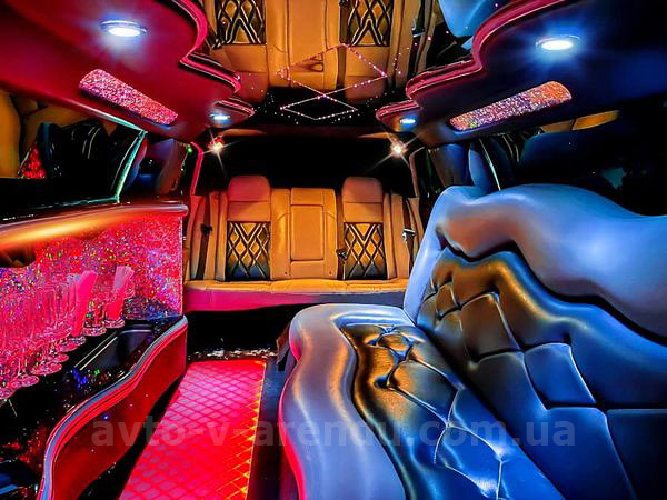 Прокат лимузина Chrysler 300C Rolls-Royse Phantom Tiffani молочный