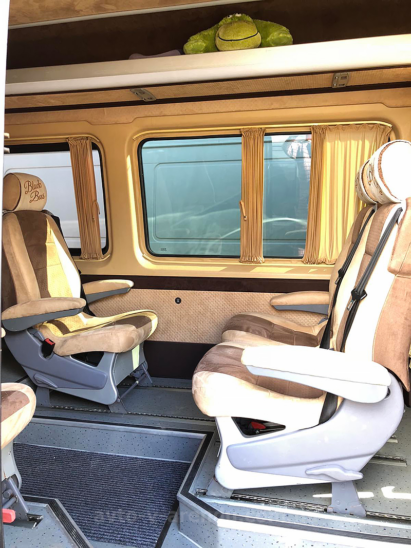 Аренда микроавтобуса с водителем в Киеве Mercedes Sprinter черный на 10 мест