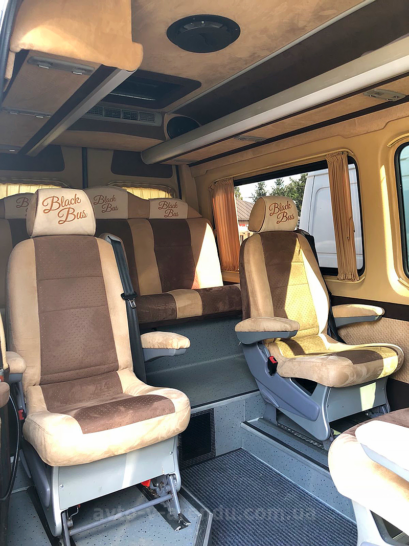Аренда микроавтобуса с водителем в Киеве Mercedes Sprinter черный на 10 мест