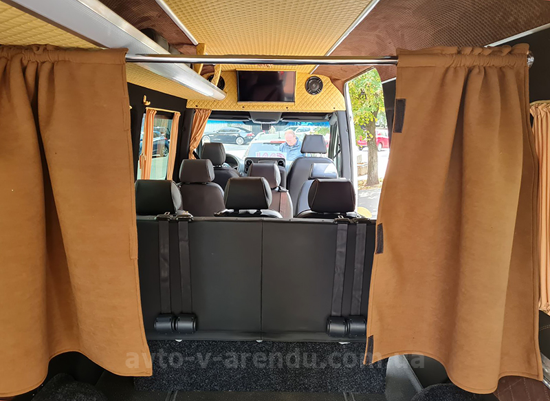 Аренда микроавтобуса с водителем в Киеве Mercedes Sprinter белый на 12 мест