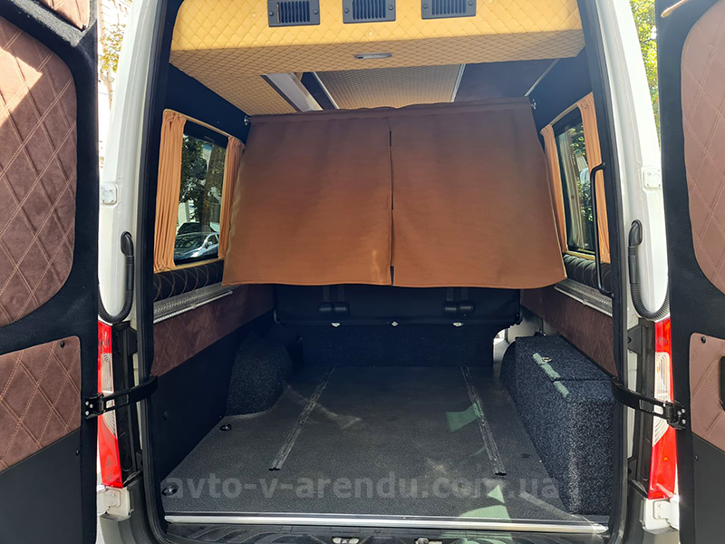 Аренда микроавтобуса с водителем в Киеве Mercedes Sprinter белый на 12 мест