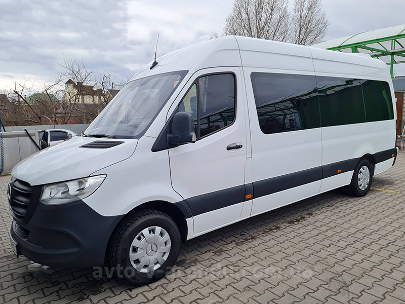 Аренда микроавтобуса с водителем в Киеве Mercedes Sprinter белый на 12 мест