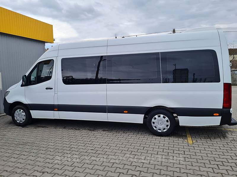 Аренда микроавтобуса с водителем в Киеве Mercedes Sprinter белый на 12 мест