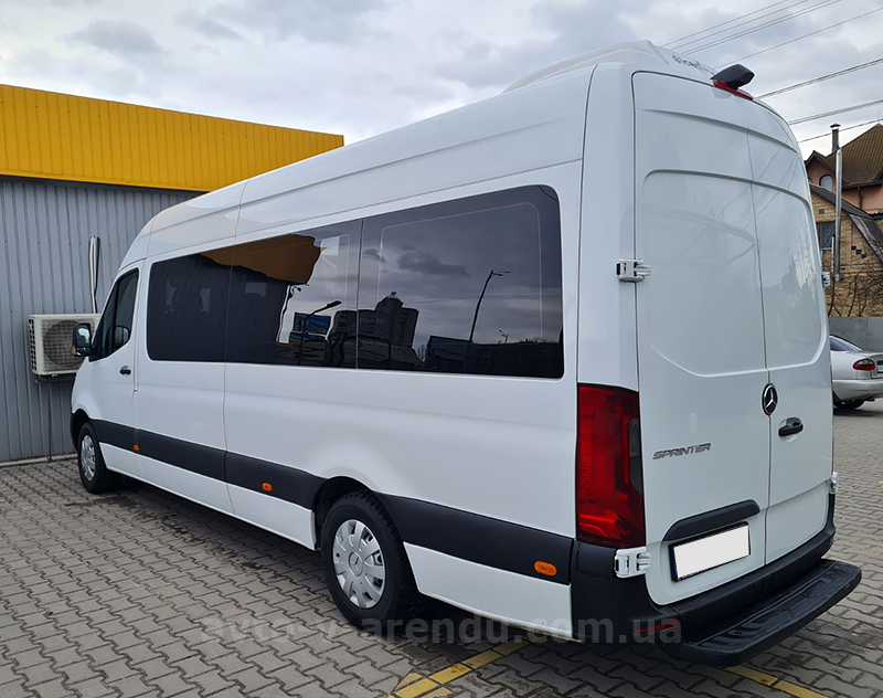 Аренда микроавтобуса с водителем в Киеве Mercedes Sprinter белый на 12 мест