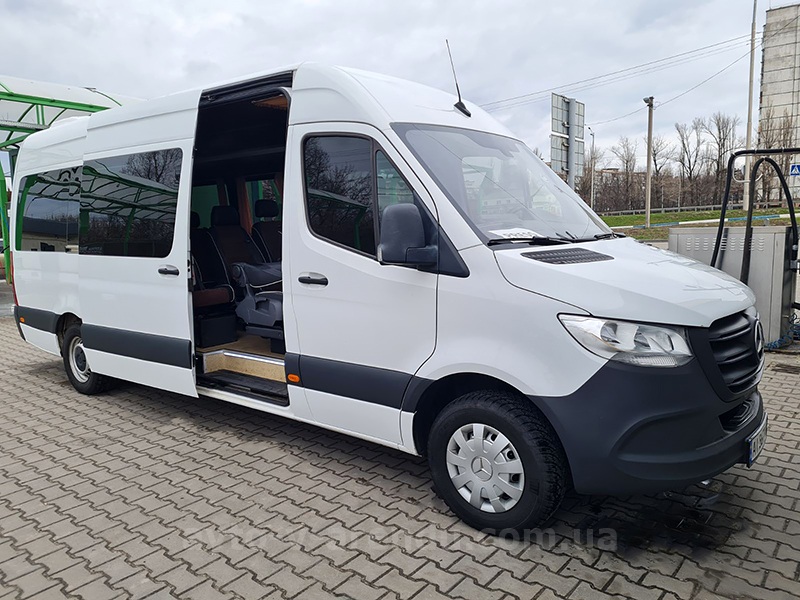 Аренда микроавтобуса с водителем в Киеве Mercedes Sprinter белый на 12 мест