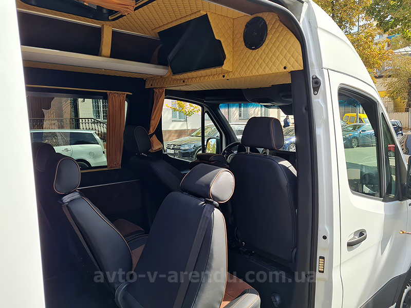 Аренда микроавтобуса с водителем в Киеве Mercedes Sprinter белый на 12 мест