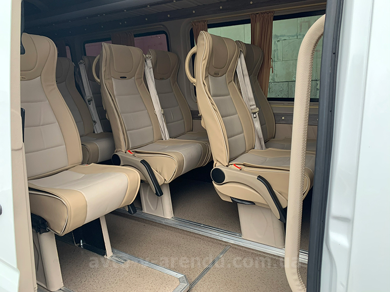 Аренда микроавтобуса с водителем в Киеве Mercedes Sprinter new на 18 мест