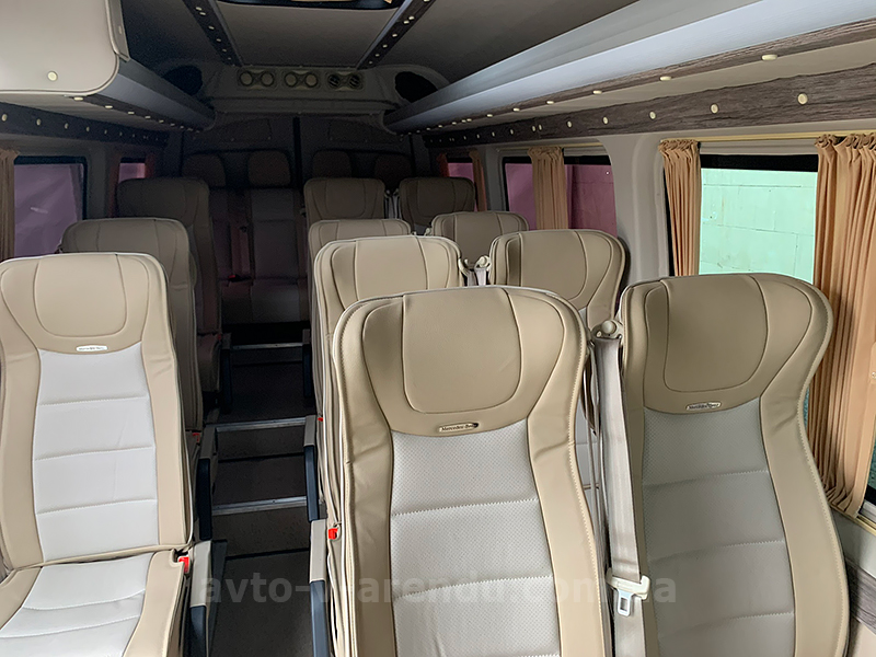 Аренда микроавтобуса с водителем в Киеве Mercedes Sprinter new на 18 мест