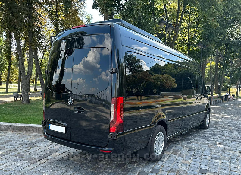 Аренда микроавтобуса с водителем в Киеве Mercedes Sprinter VIP 2021 черный на 8 мест