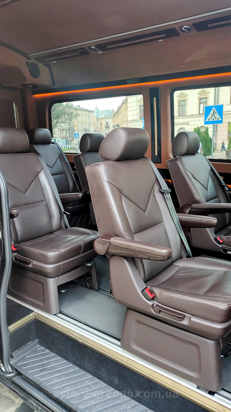 Аренда микроавтобуса в Киеве и в Европу Mercedes Sprinter VIP черный на 8 мест