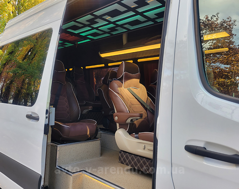 Аренда микроавтобуса с водителем в Киеве Mercedes Sprinter VIP белый на 8-12 мест