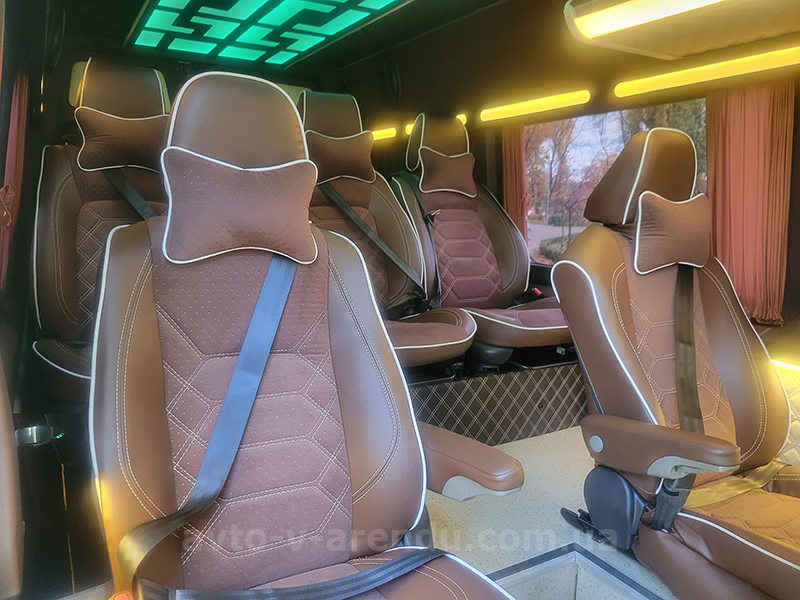 Аренда микроавтобуса с водителем в Киеве Mercedes Sprinter VIP белый на 8-12 мест