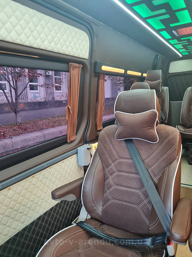 Аренда микроавтобуса с водителем в Киеве Mercedes Sprinter VIP белый на 8-12 мест
