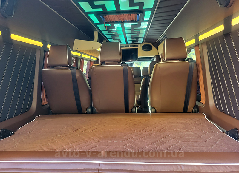 Аренда микроавтобуса с водителем в Киеве Mercedes Sprinter VIP белый на 8-12 мест