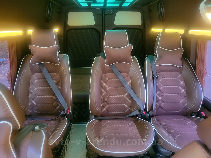 Аренда микроавтобуса с водителем в Киеве Mercedes Sprinter VIP белый на 8-12 мест