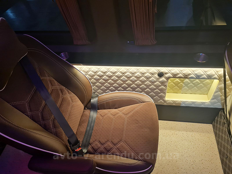 Аренда микроавтобуса с водителем в Киеве Mercedes Sprinter VIP белый на 8-12 мест