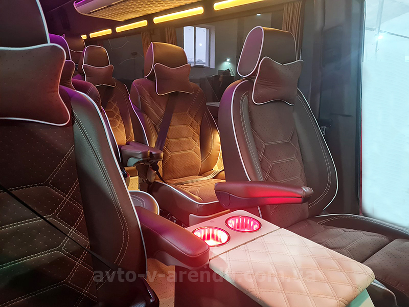 Аренда микроавтобуса с водителем в Киеве Mercedes Sprinter VIP белый на 8-12 мест