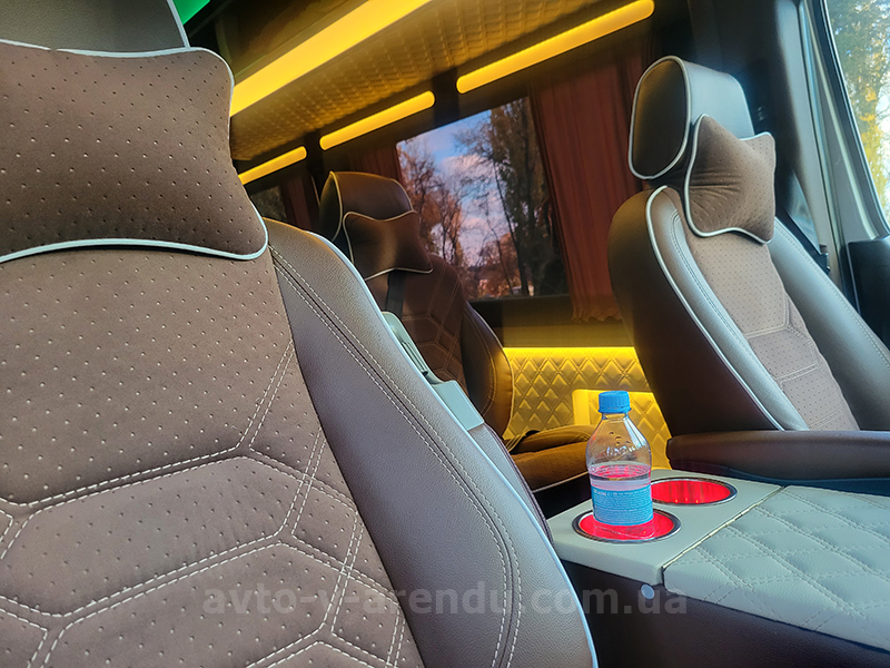 Аренда микроавтобуса с водителем в Киеве Mercedes Sprinter VIP белый на 8-12 мест
