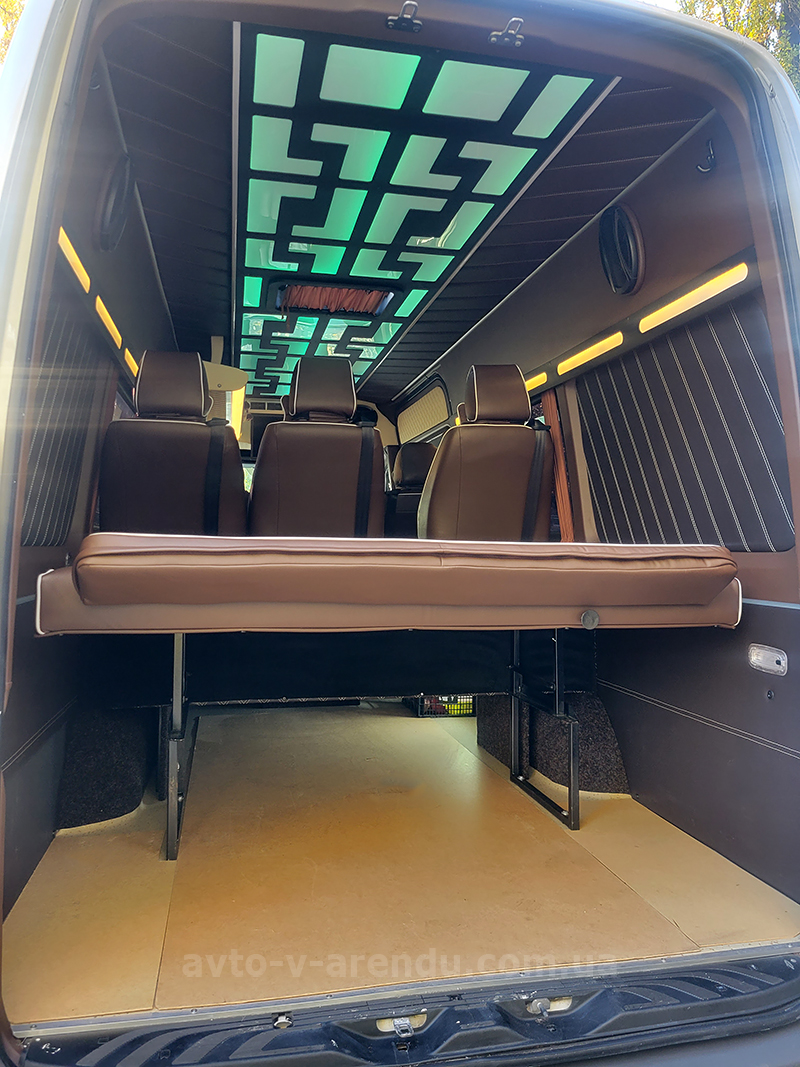 Аренда микроавтобуса с водителем в Киеве Mercedes Sprinter VIP белый на 8-12 мест