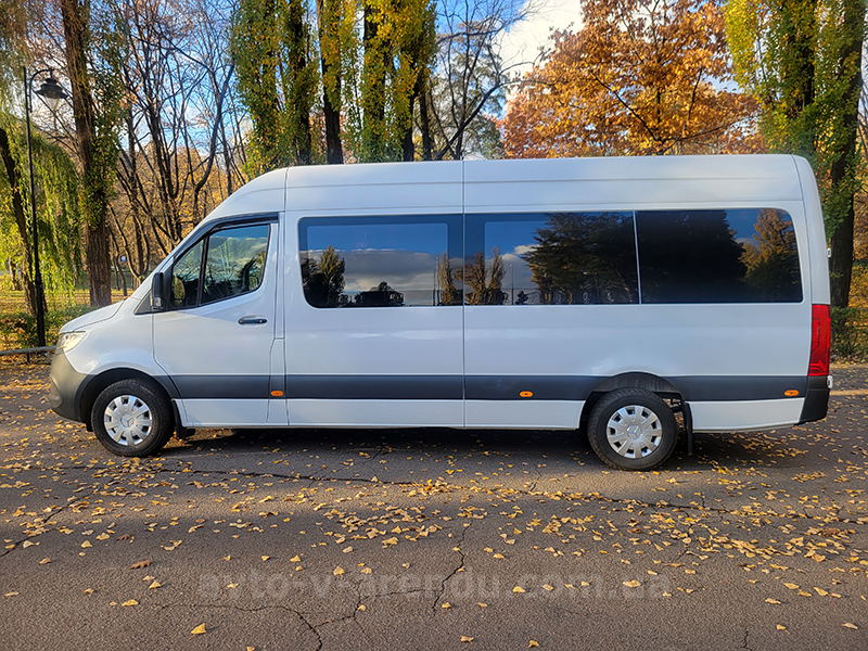 Аренда микроавтобуса с водителем в Киеве Mercedes Sprinter VIP белый на 8-12 мест