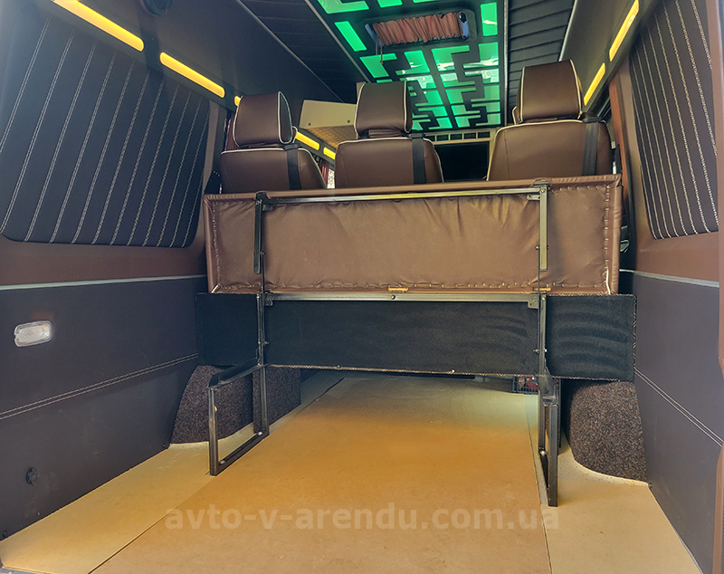 Аренда микроавтобуса с водителем в Киеве Mercedes Sprinter VIP белый на 8-12 мест