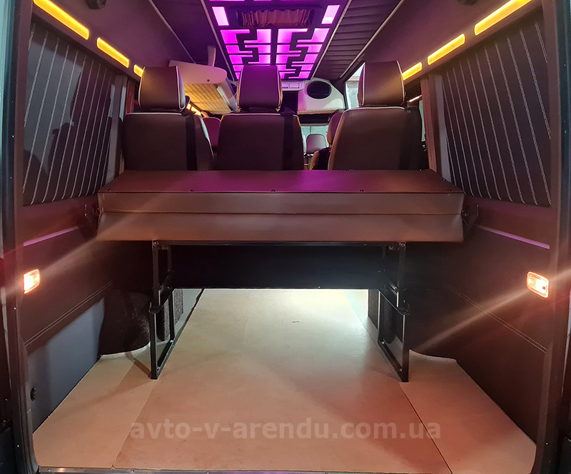 Аренда микроавтобуса с водителем в Киеве Mercedes Sprinter VIP белый на 8-12 мест