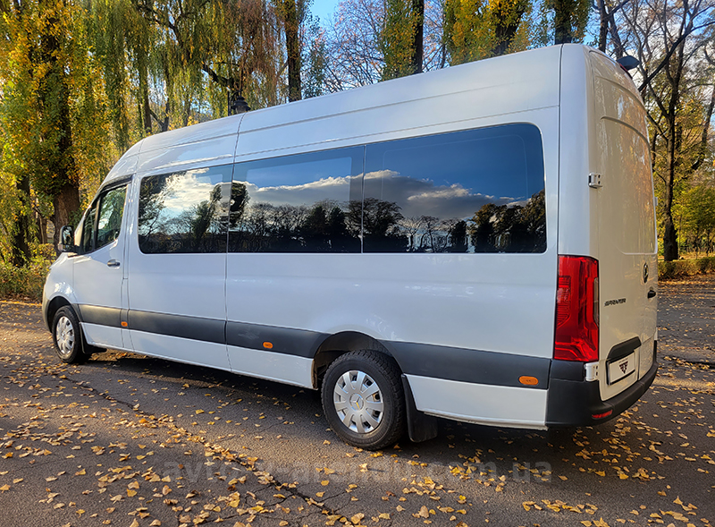 Аренда микроавтобуса с водителем в Киеве Mercedes Sprinter VIP белый на 8-12 мест
