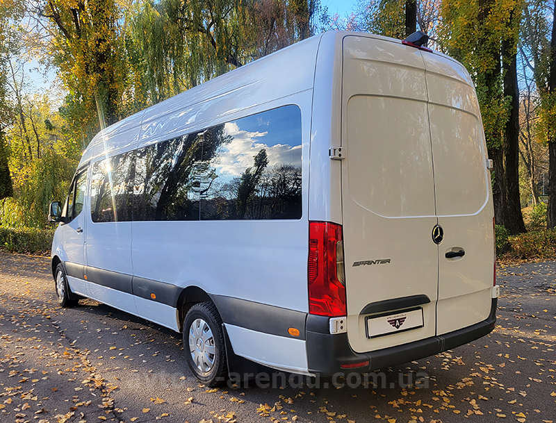 Аренда микроавтобуса с водителем в Киеве Mercedes Sprinter VIP белый на 8-12 мест