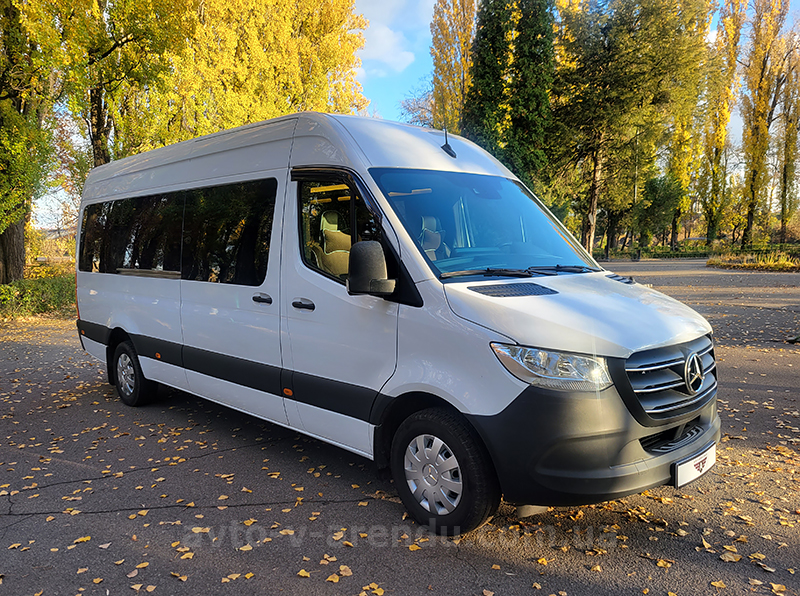 Аренда микроавтобуса с водителем в Киеве Mercedes Sprinter VIP белый на 8-12 мест
