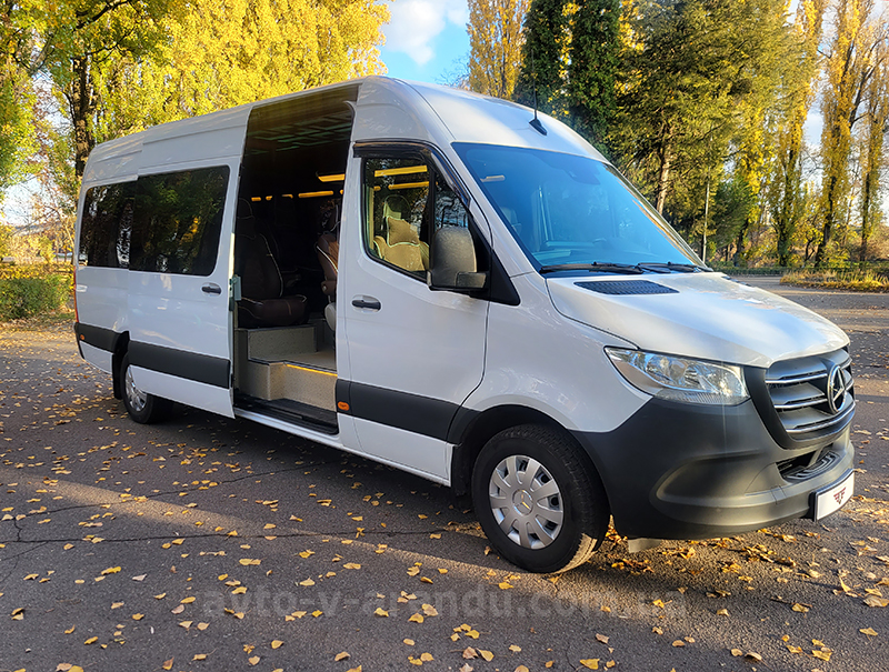 Аренда микроавтобуса с водителем в Киеве Mercedes Sprinter VIP белый на 8-12 мест