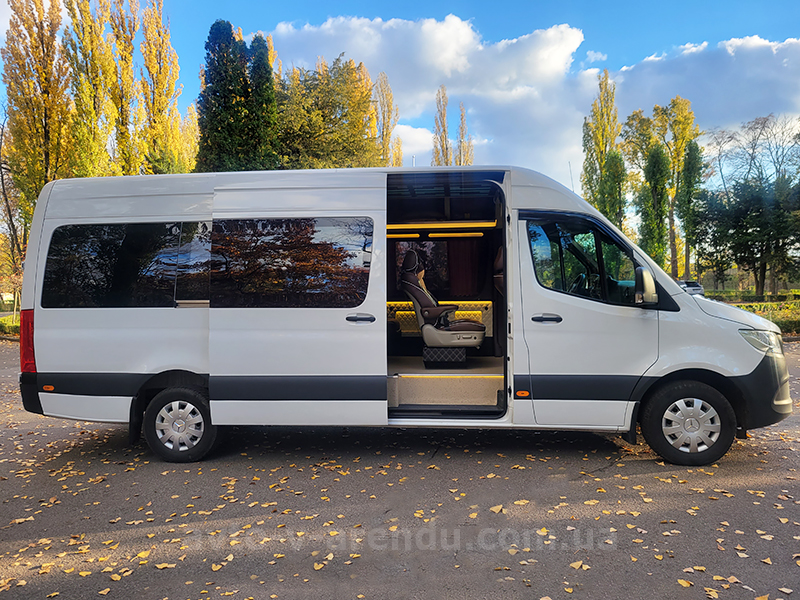 Аренда микроавтобуса с водителем в Киеве Mercedes Sprinter VIP белый на 8-12 мест
