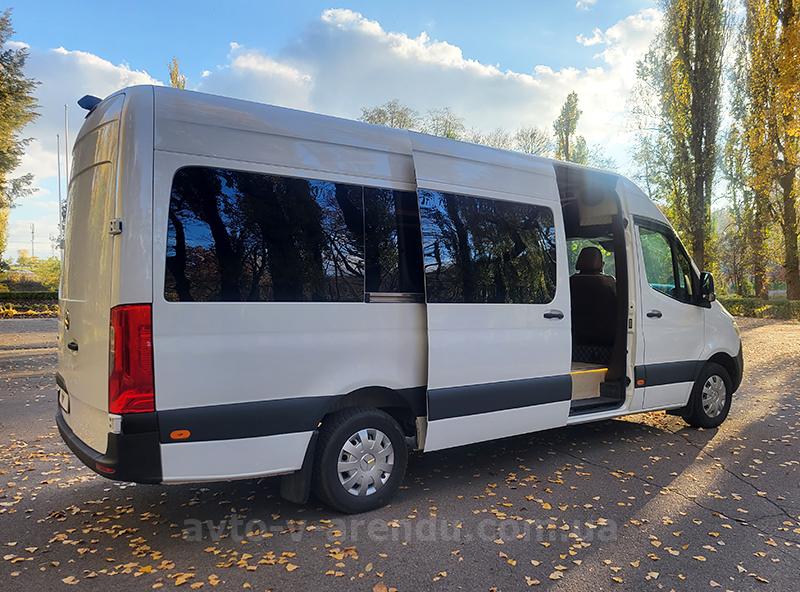 Аренда микроавтобуса с водителем в Киеве Mercedes Sprinter VIP белый на 8-12 мест