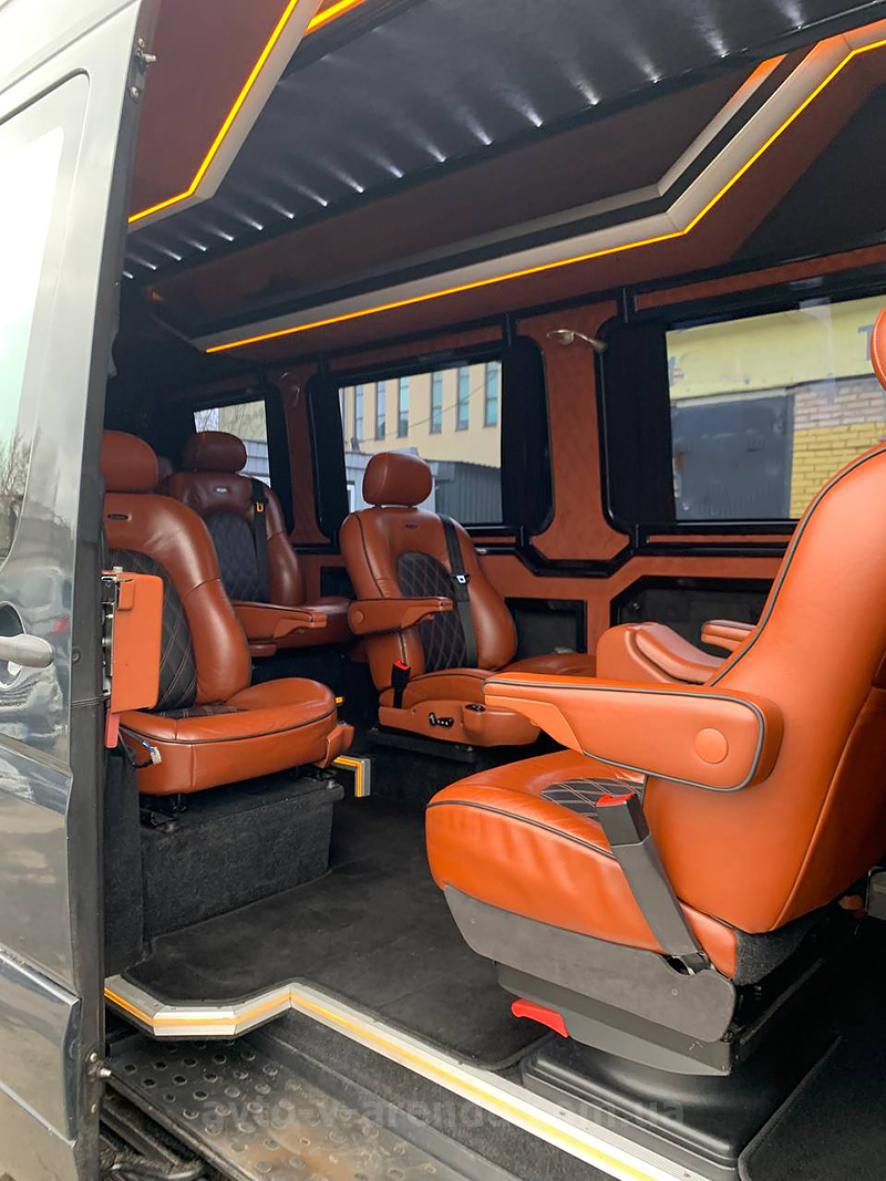 Аренда микроавтобуса с водителем в Киеве Mercedes Sprinter VIP на 11 мест