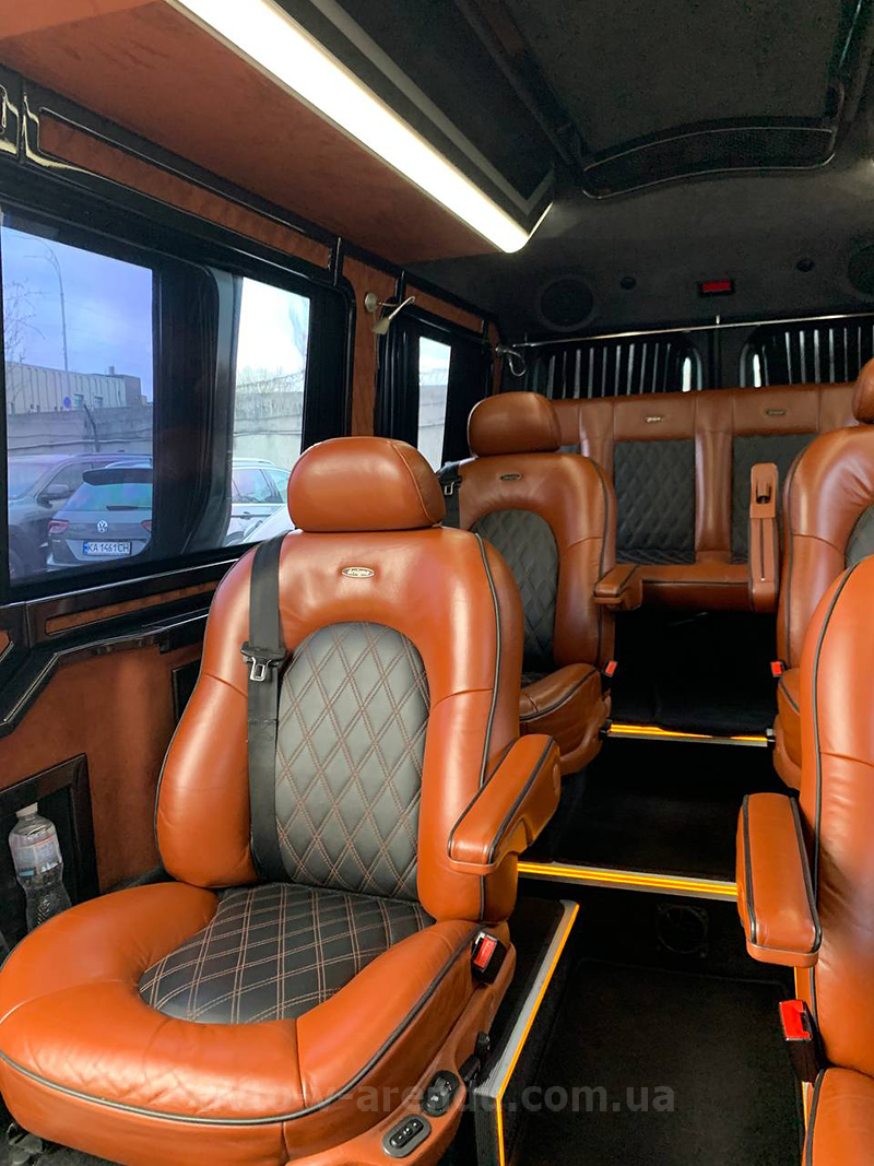 Аренда микроавтобуса с водителем в Киеве Mercedes Sprinter VIP на 11 мест