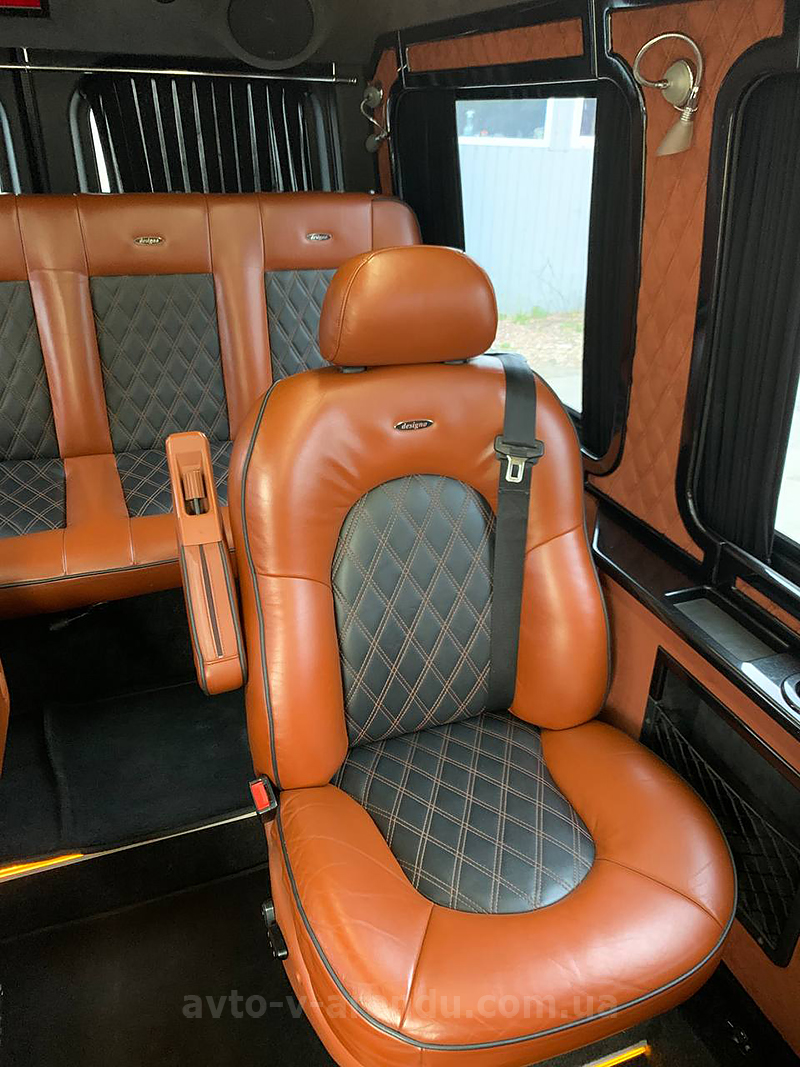 Аренда микроавтобуса с водителем в Киеве Mercedes Sprinter VIP на 11 мест