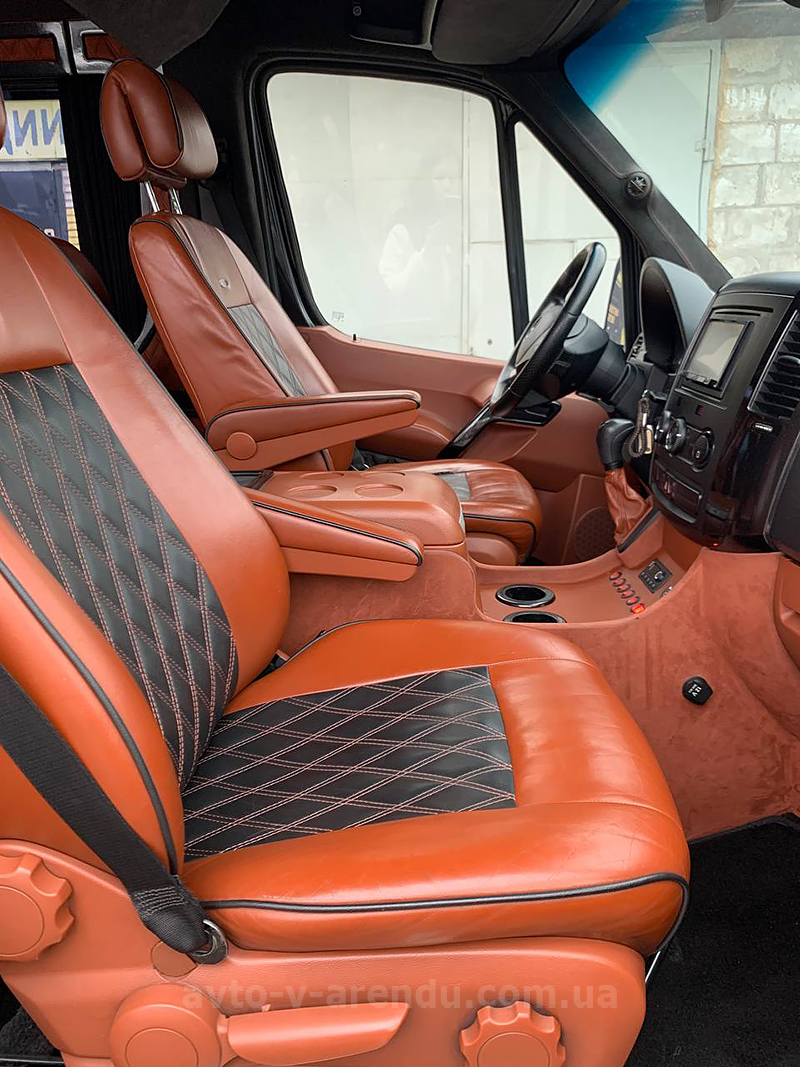 Аренда микроавтобуса с водителем в Киеве Mercedes Sprinter VIP на 11 мест