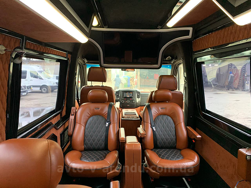 Аренда микроавтобуса с водителем в Киеве Mercedes Sprinter VIP на 11 мест